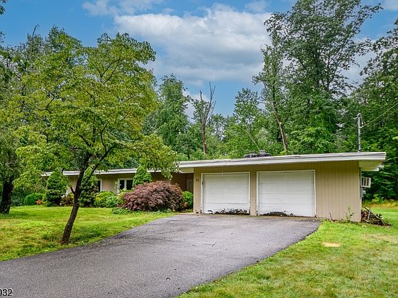 3rd image of 35 Glenwood Dr