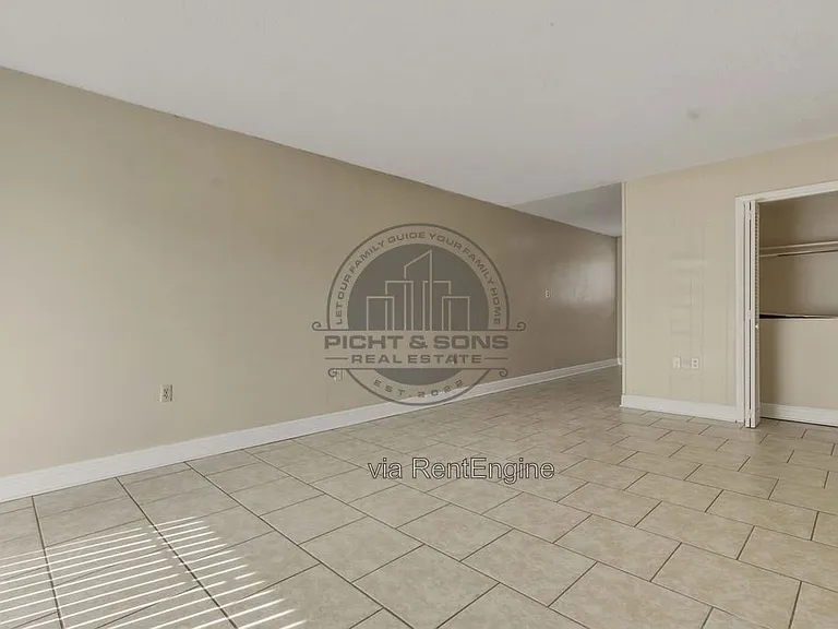 Capitol Village — Photo 10