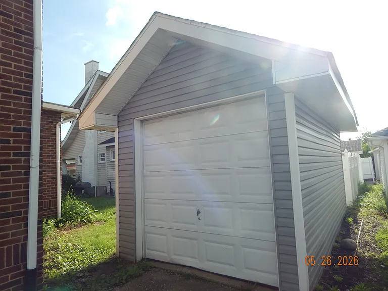210 Roslyn Ave NW — Photo 4