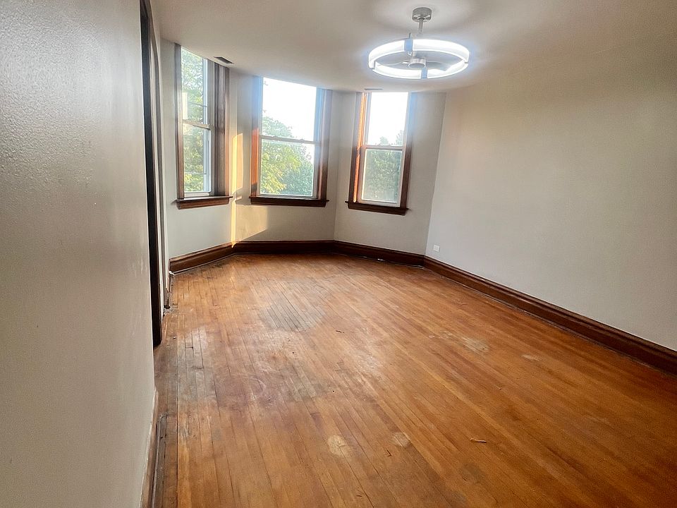 1st image of 2436 W 54th St #3