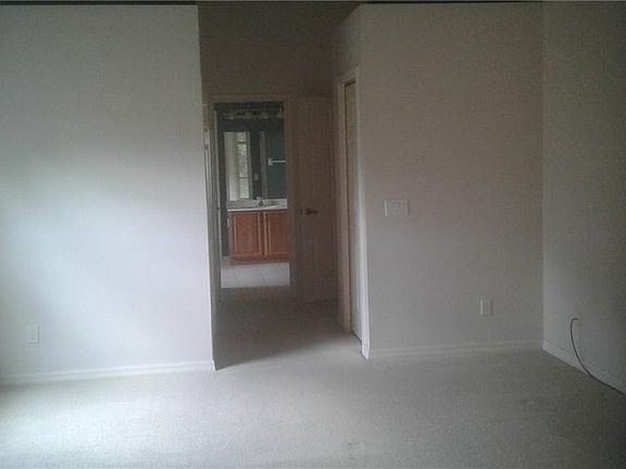 2nd image of 712 S Lake Claire Cir