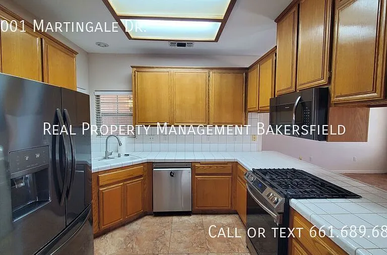 11001 Martingale Dr — Photo 2