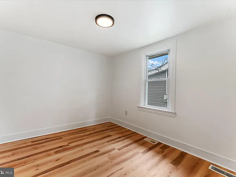251 Hickory St — Photo 9