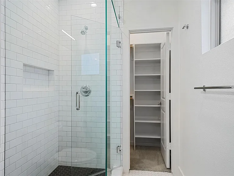 5922 Hudson St #4 — Photo 19