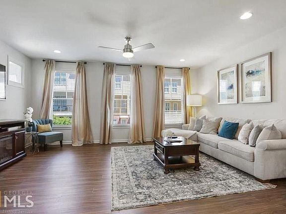 2nd image of 760 Winton Way