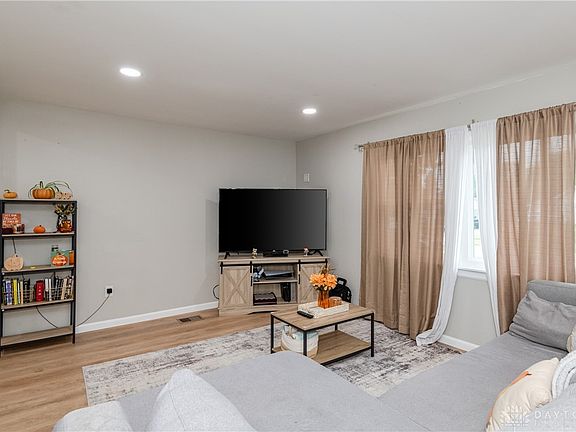 3rd image of 175 Franklin Ave