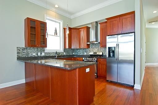 3rd image of 2233 N Leavitt St #3