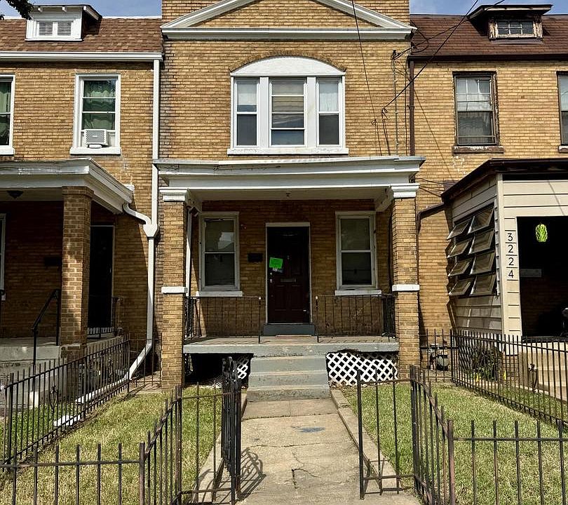 2nd image of 3222 10th St NE