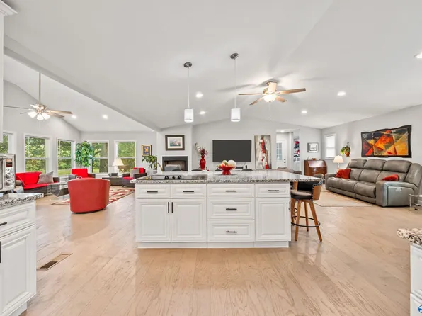 211 Shane Dr, New Market, AL 35761