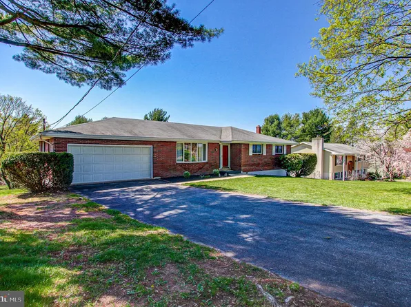 2866 Forest Dr, Coopersburg, PA 18036