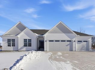 4521 E Crossroads Dr, Bay City, MI 48706