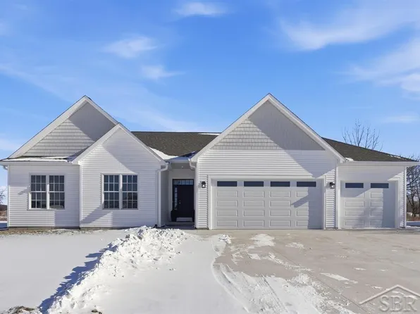 4521 E Crossroads Dr, Bay City, MI 48706