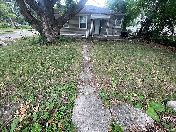 4th image of 24055 Florence St