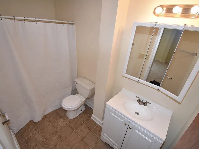 Fallview Apartments — Photo 8