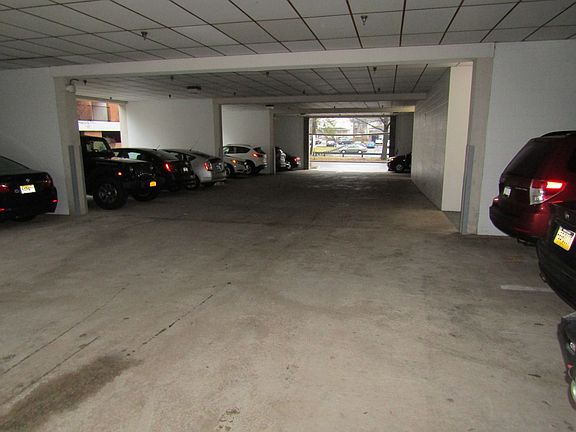 5th image of 203 E Fairmount Ave #322