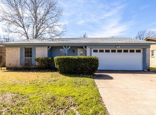 6713 McCoy Dr, Watauga, TX 76148