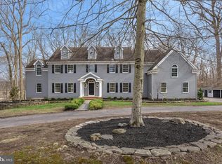 17 Harbourton Ridge Dr, Pennington, NJ 08534