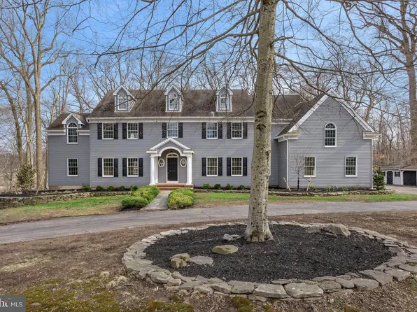 17 Harbourton Ridge Dr, Pennington, NJ 08534