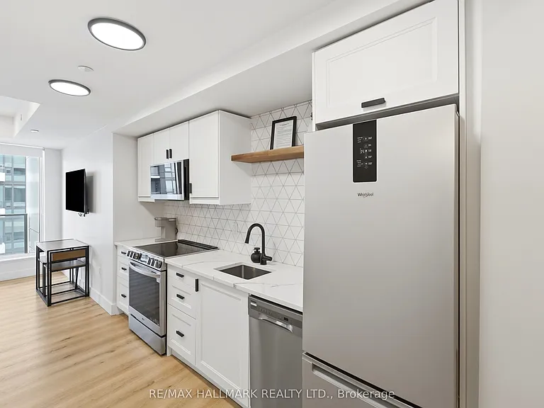 5 Wellington St S #1403 — Photo 8