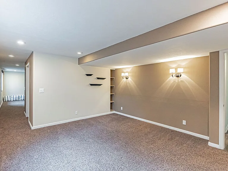 3915 Woodhaven Ln — Photo 49