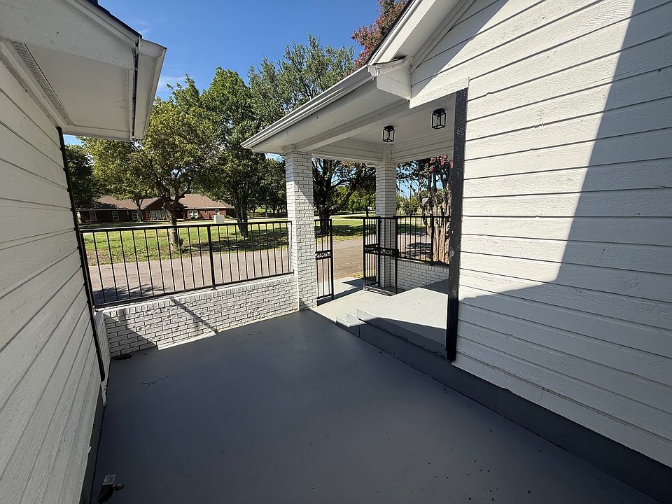 Courtyard patio