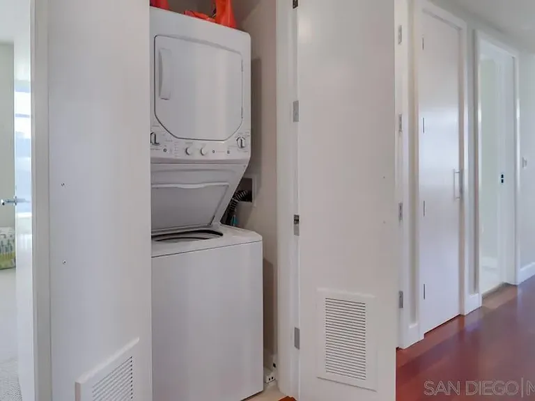 1199 Pacific Hwy #1204 — Photo 26