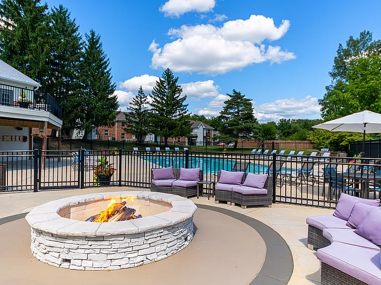 Poolside Firepit & Lounge