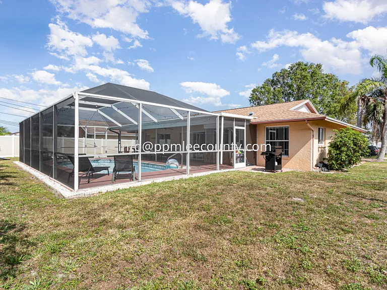 922 SE 25th Ln — Photo 24