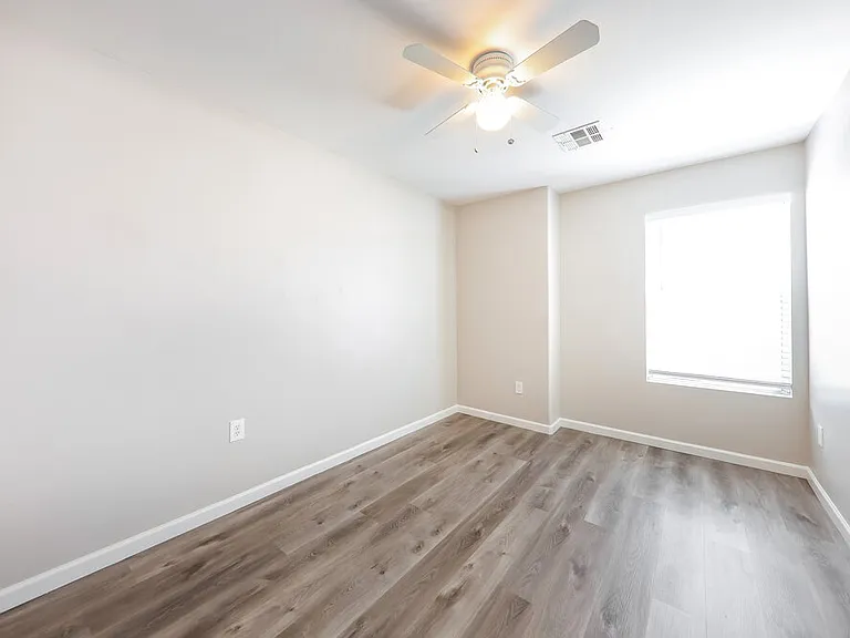 1306 S 119th Dr — Photo 14