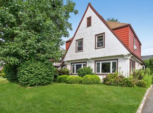63 Willow St, Garden City, NY 11530