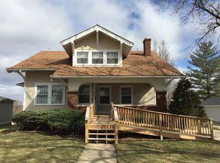 202 Market St, Coggon, IA 52218