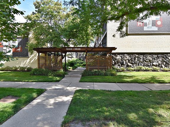 2nd image of 1044 Ontario St APT 1D