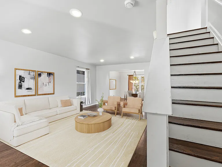 506 Fisher Pl — Photo 2