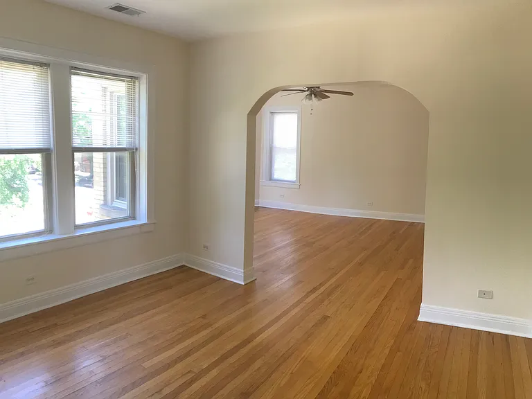 4420 N Lockwood Ave #2N — Photo 3