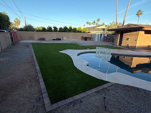 3rd image of 1248 E Malibu Dr