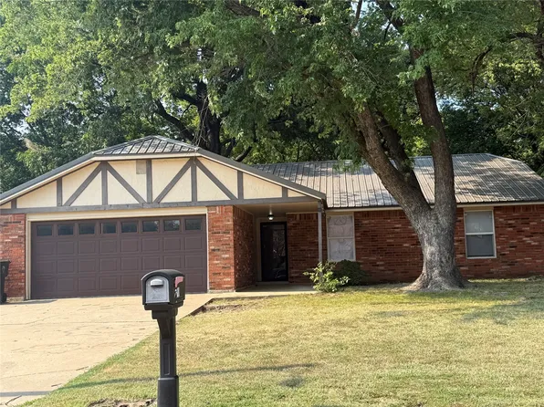 2000 Deer Run Cir, Muskogee, OK 74403