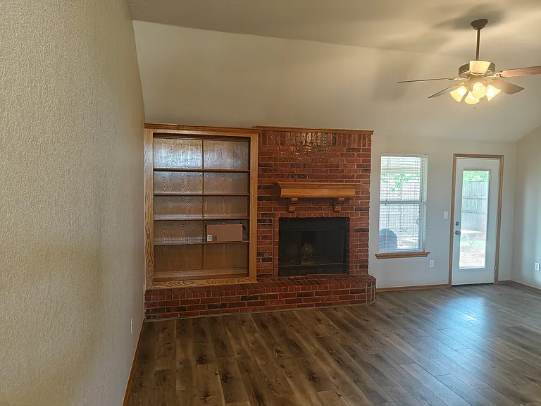 712 McConnell Dr — Photo 3