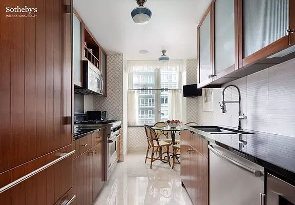 3rd image of 250 E 53rd St APT 1802