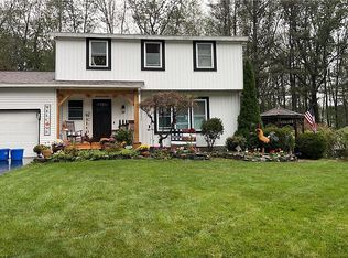 32 Trottingham Rd, Saratoga Springs, NY 12866