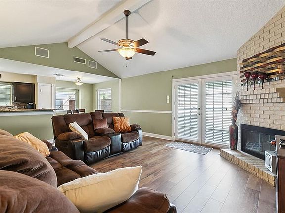 2nd image of 2716 Doreen Ln