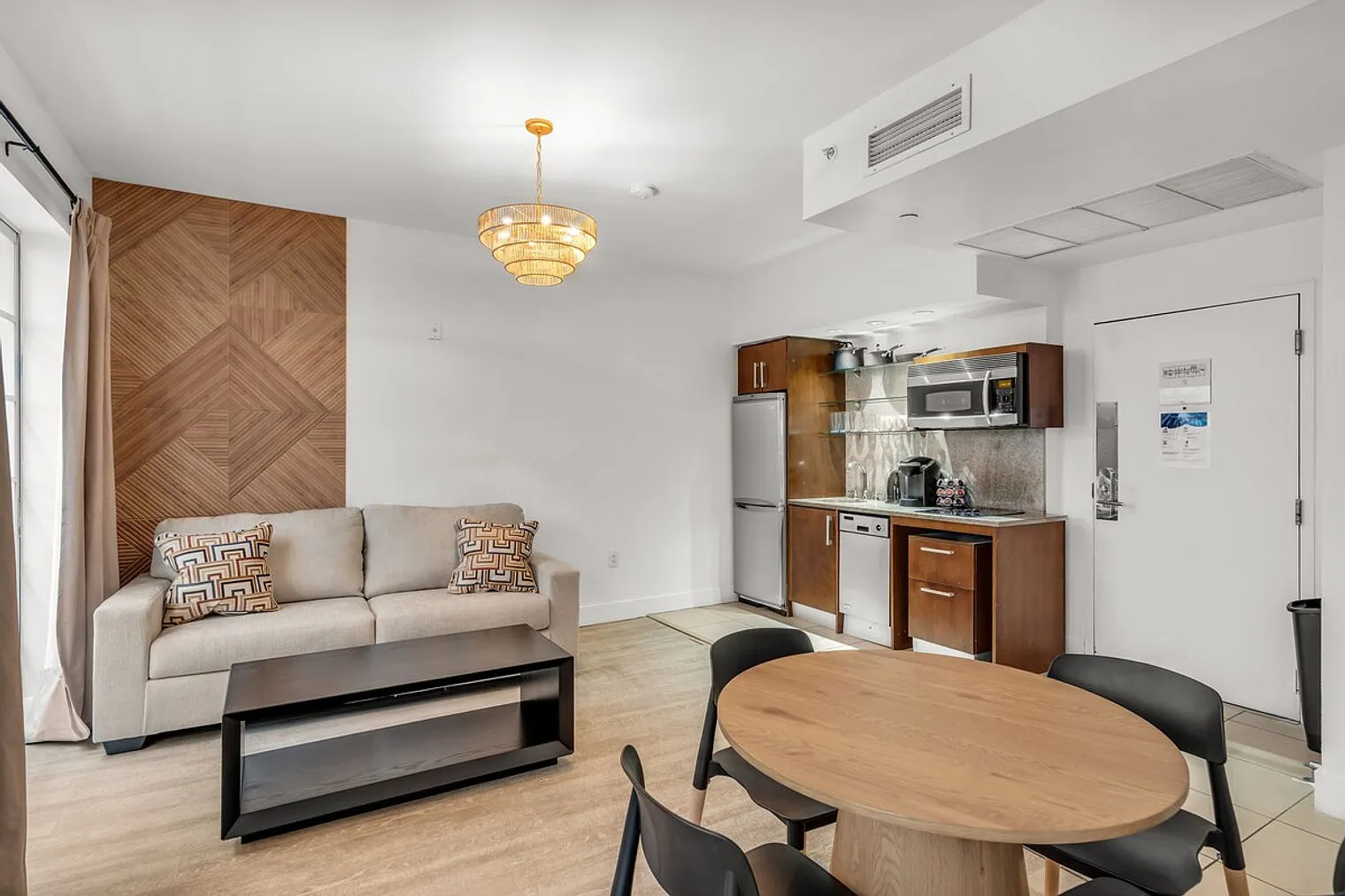 1 bed, 1.0 bath, $4,968 — Photo 3