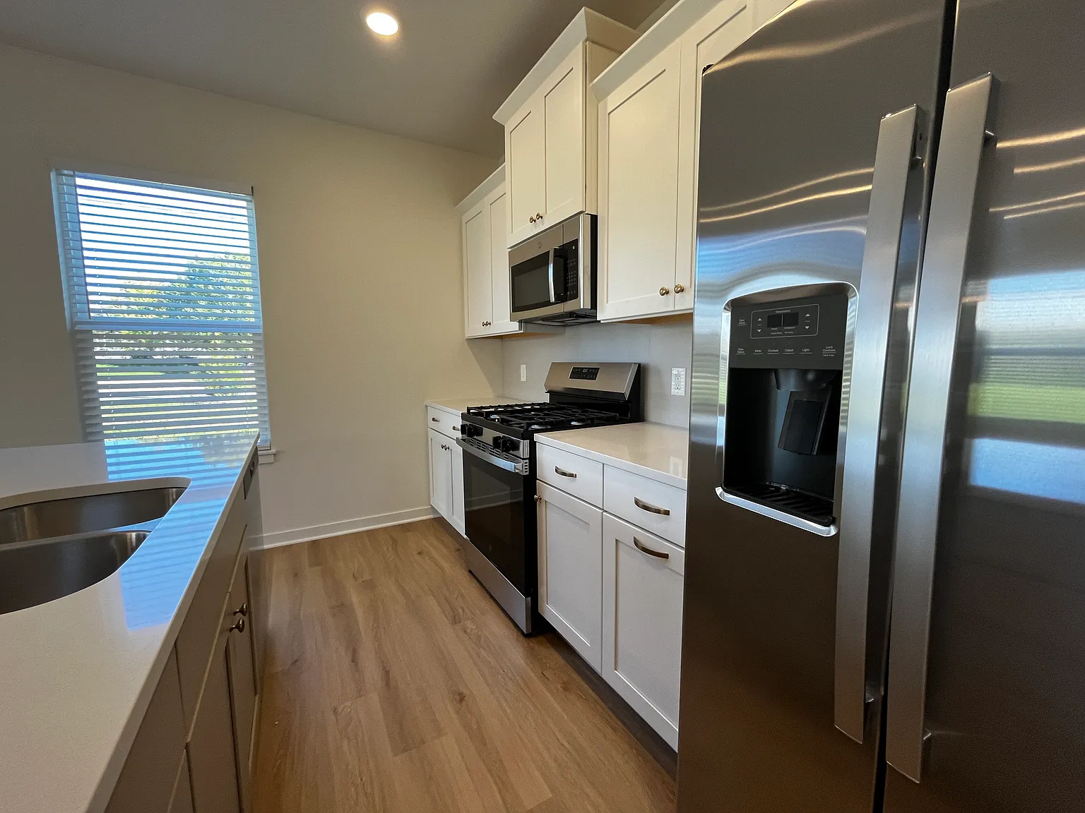 3 bed, 2.5 bath, 1541 sqft, $2,498 — Photo 2
