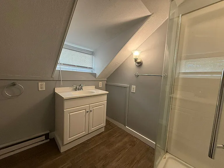 24 Davis Street — Photo 8