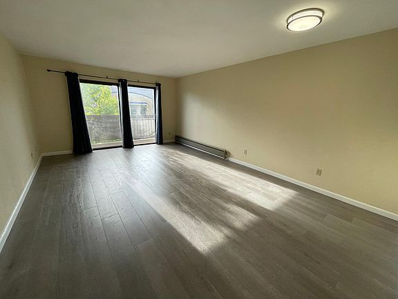 4th image of 2011 Market Ave APT 335