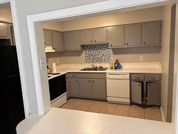 5th image of 303 N Rhodes St APT 21