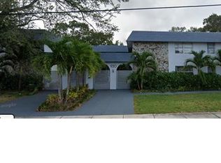 930 NE 133rd St #14, Miami, FL 33161