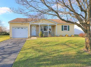 6 Derby Ln, Toms River, NJ 08757