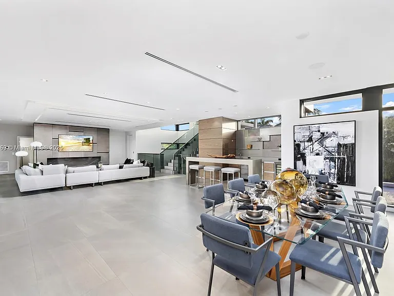 440 Mola Ave — Photo 11