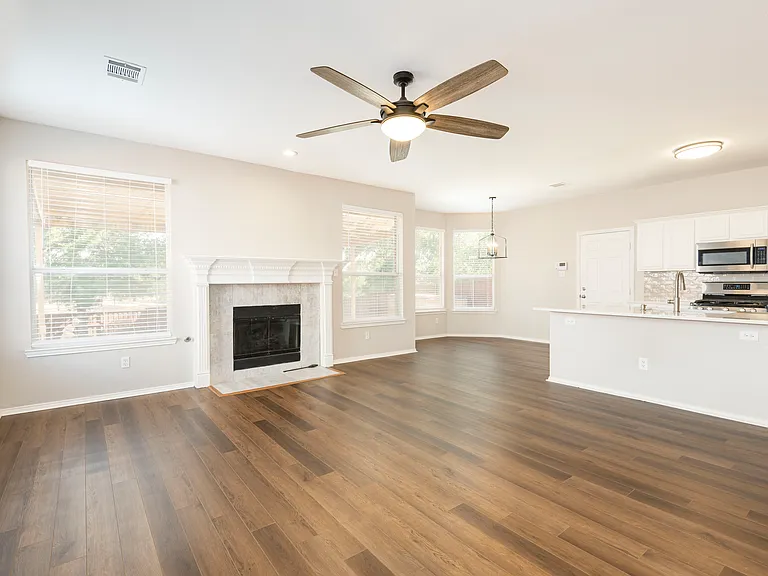 405 Mimosa Dr — Photo 8