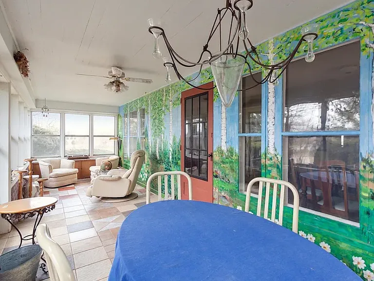 floor 1 3-season porch with table chairs